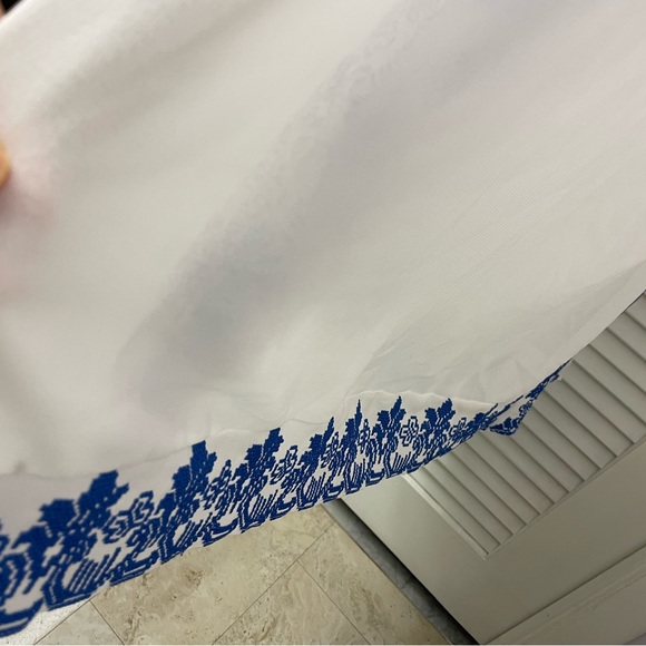 Elegant Blue and White Embroidered Dress - Picture 8 of 9